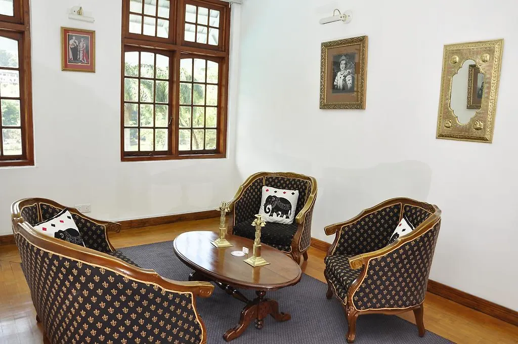 Hotel Suisse Kandy 5*,