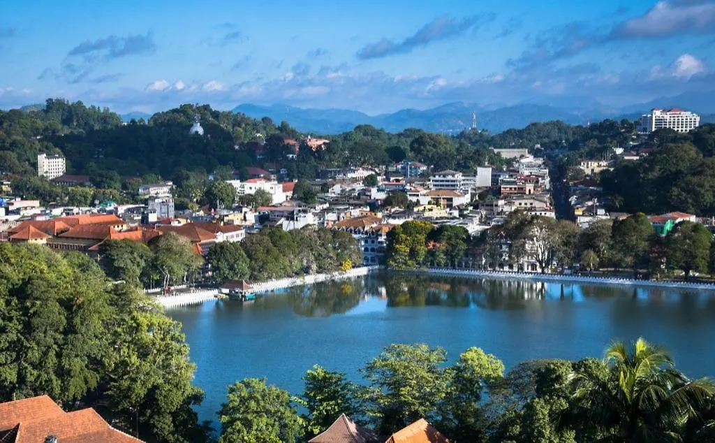 Hotel Suisse Kandy 5*,
