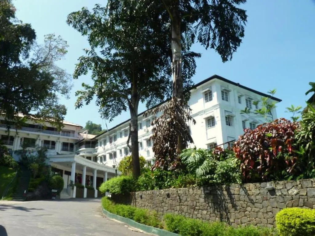 Hotel Suisse Kandy 5*,