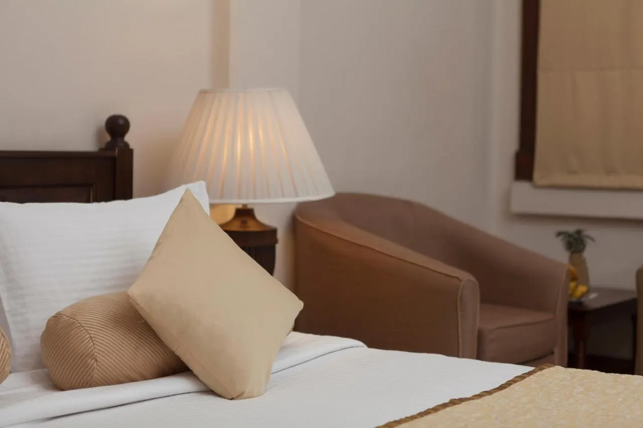 Hotel Suisse Kandy 5*,